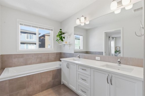 316 Sundown View, Cochrane, AB - Indoor Photo Showing Bathroom