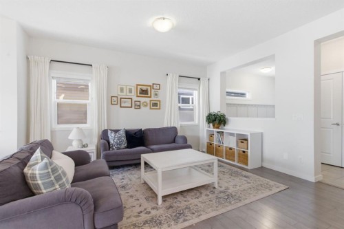 316 Sundown View, Cochrane, AB - Indoor Photo Showing Living Room