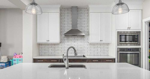 125 Sage Bluff Close Nw, Calgary, AB - Indoor Photo Showing Kitchen With Double Sink With Upgraded Kitchen