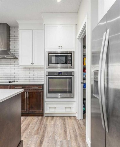125 Sage Bluff Close Nw, Calgary, AB - Indoor Photo Showing Kitchen With Upgraded Kitchen