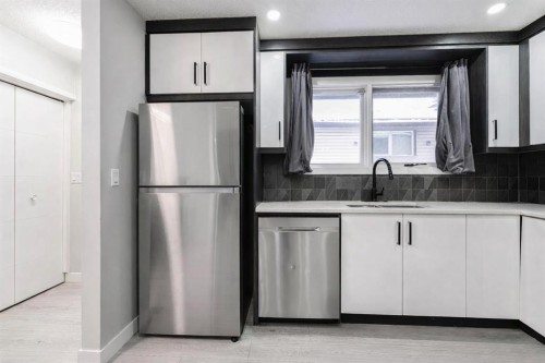 6420 26 Avenue Ne, Calgary, AB - Indoor Photo Showing Kitchen With Stainless Steel Kitchen