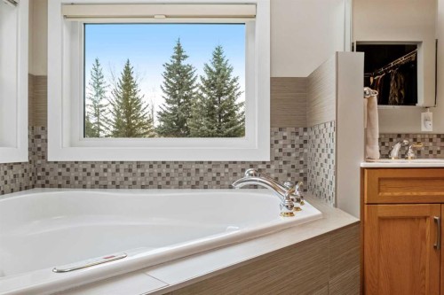 50 Chapala Crescent Se, Calgary, AB - Indoor Photo Showing Bathroom