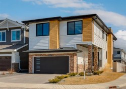 44 West Grove Link SW Calgary, AB T3H 6E3
