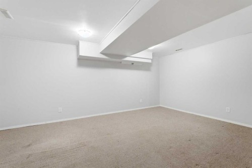 6137 Maddock Drive Ne, Calgary, AB - Indoor Photo Showing Other Room