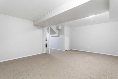 6137 Maddock Drive Ne, Calgary, AB - Indoor Photo Showing Other Room