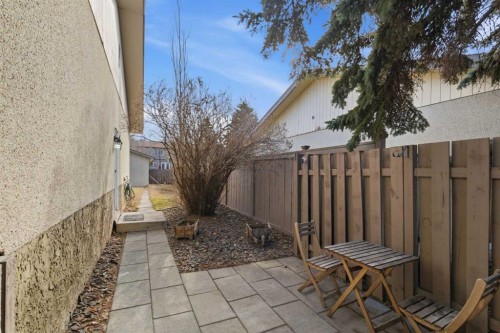 6137 Maddock Drive Ne, Calgary, AB - Outdoor