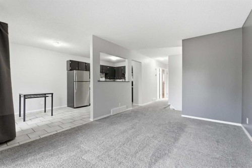 6137 Maddock Drive Ne, Calgary, AB - Indoor