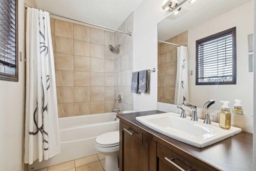 69 Elgin Meadows Manor Se, Calgary, AB - Indoor Photo Showing Bathroom