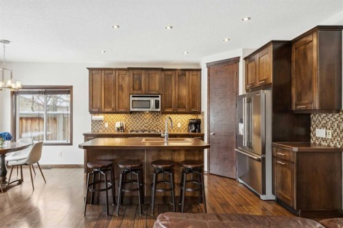 69 Elgin Meadows Manor Se, Calgary, AB - Indoor Photo Showing Kitchen