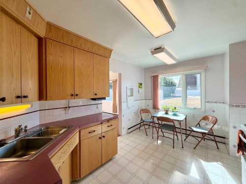 151 Fielding Drive Se, Calgary, AB - Indoor Photo Showing Kitchen With Double Sink