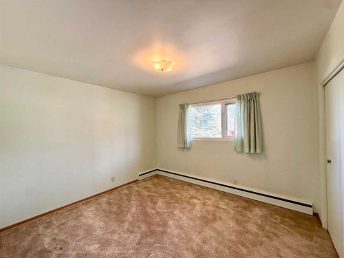 151 Fielding Drive Se, Calgary, AB - Indoor Photo Showing Other Room