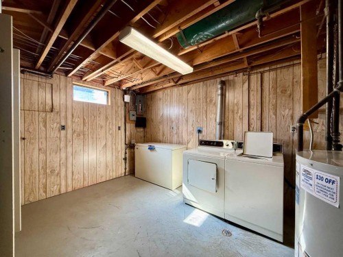 151 Fielding Drive Se, Calgary, AB - Indoor Photo Showing Laundry Room