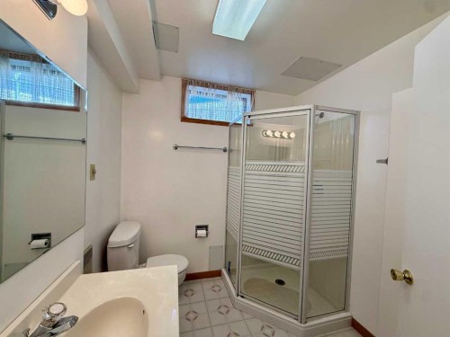 151 Fielding Drive Se, Calgary, AB - Indoor Photo Showing Bathroom