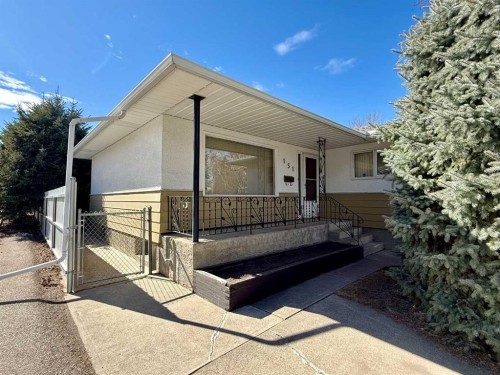 151 Fielding Drive Se, Calgary, AB - Outdoor With Deck Patio Veranda