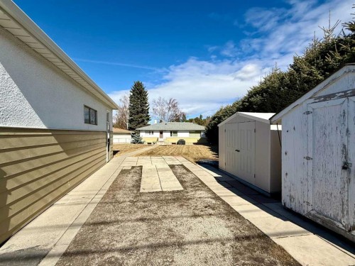 151 Fielding Drive Se, Calgary, AB - Outdoor With Exterior