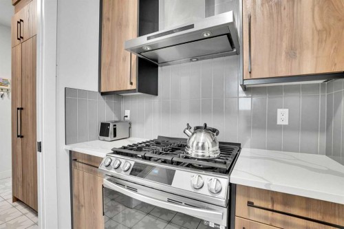 103 Sandpiper Park, Chestermere, AB - Indoor Photo Showing Kitchen With Upgraded Kitchen