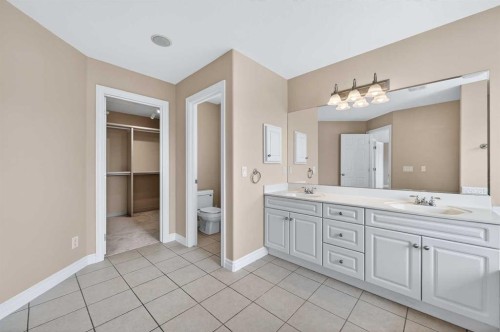 3 Hampstead Hill Nw, Calgary, AB - Indoor Photo Showing Bathroom