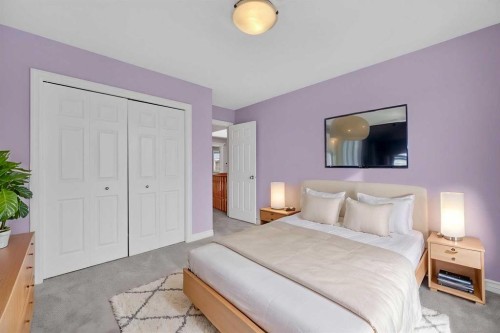 3 Hampstead Hill Nw, Calgary, AB - Indoor Photo Showing Bedroom