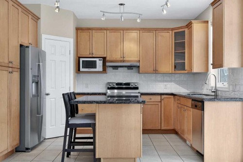 3 Hampstead Hill Nw, Calgary, AB - Indoor Photo Showing Kitchen