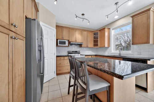3 Hampstead Hill Nw, Calgary, AB - Indoor Photo Showing Kitchen