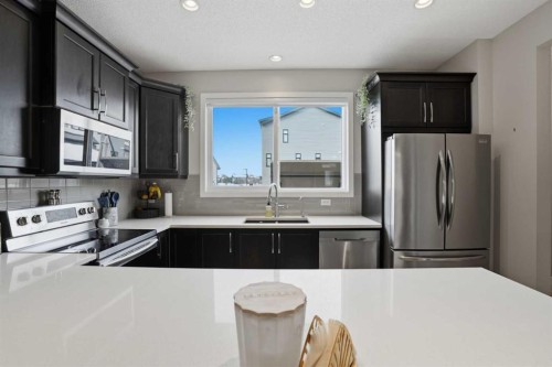 71 Masters Manor Se, Calgary, AB - Indoor Photo Showing Kitchen