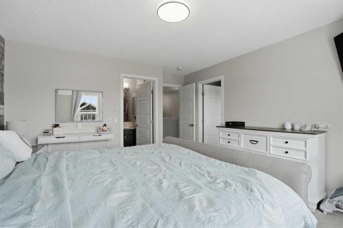 71 Masters Manor Se, Calgary, AB - Indoor Photo Showing Bedroom