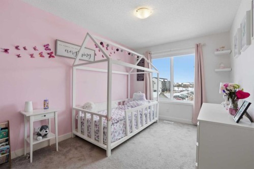 71 Masters Manor Se, Calgary, AB - Indoor Photo Showing Bedroom