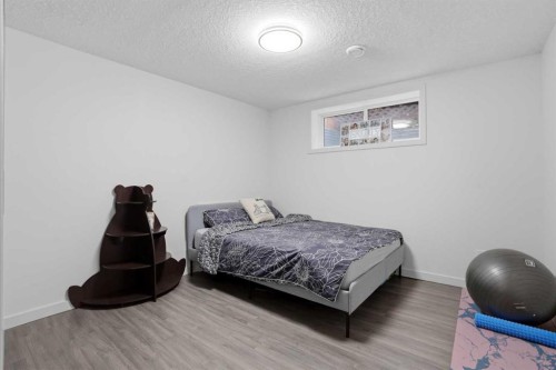 71 Masters Manor Se, Calgary, AB - Indoor Photo Showing Bedroom