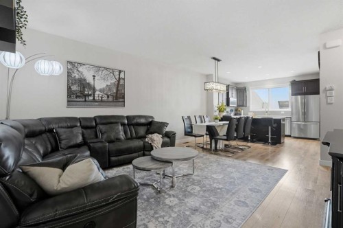 71 Masters Manor Se, Calgary, AB - Indoor Photo Showing Living Room