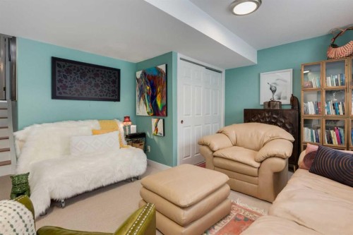 318 Hawkstone Manor Nw, Calgary, AB - Indoor Photo Showing Living Room