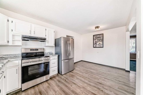 148 Huntridge Road Ne, Calgary, AB - Indoor Photo Showing Kitchen