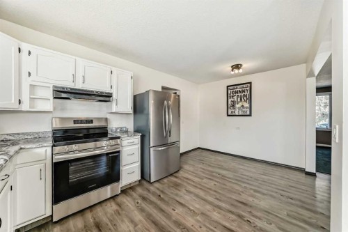 148 Huntridge Road Ne, Calgary, AB - Indoor Photo Showing Kitchen
