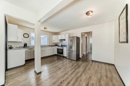 148 Huntridge Road Ne, Calgary, AB - Indoor Photo Showing Kitchen