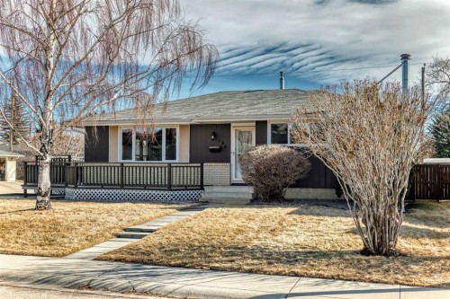 148 Huntridge Road Ne, Calgary, AB - Outdoor