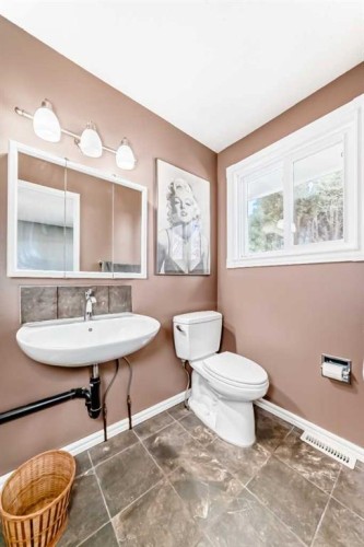 148 Huntridge Road Ne, Calgary, AB - Indoor Photo Showing Bathroom