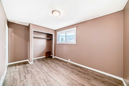 148 Huntridge Road Ne, Calgary, AB - Indoor Photo Showing Other Room