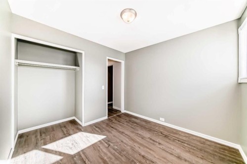 148 Huntridge Road Ne, Calgary, AB - Indoor Photo Showing Other Room