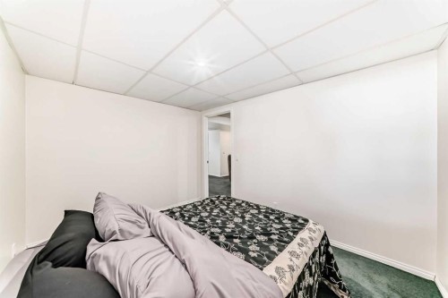 148 Huntridge Road Ne, Calgary, AB - Indoor Photo Showing Bedroom