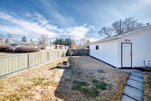 148 Huntridge Road Ne, Calgary, AB - Outdoor