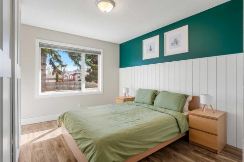 16 Midcrest Rise Se, Calgary, AB - Indoor Photo Showing Bedroom