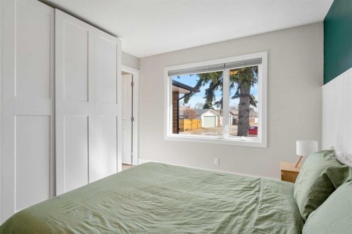 16 Midcrest Rise Se, Calgary, AB - Indoor Photo Showing Bedroom