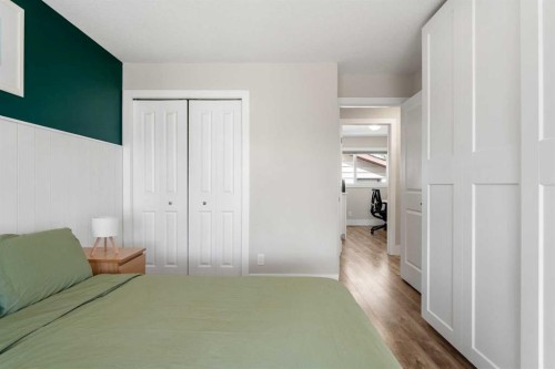 16 Midcrest Rise Se, Calgary, AB - Indoor Photo Showing Bedroom