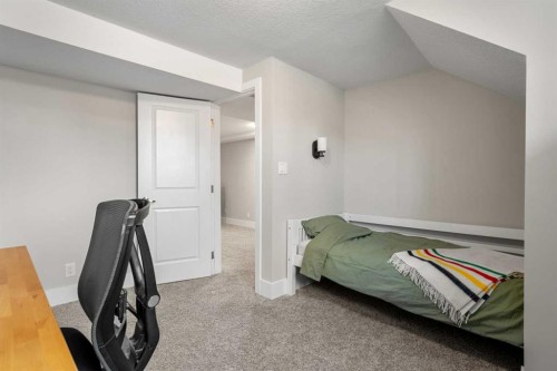 16 Midcrest Rise Se, Calgary, AB - Indoor