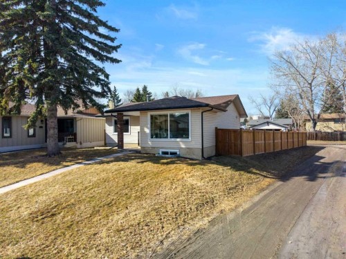 16 Midcrest Rise Se, Calgary, AB - Outdoor