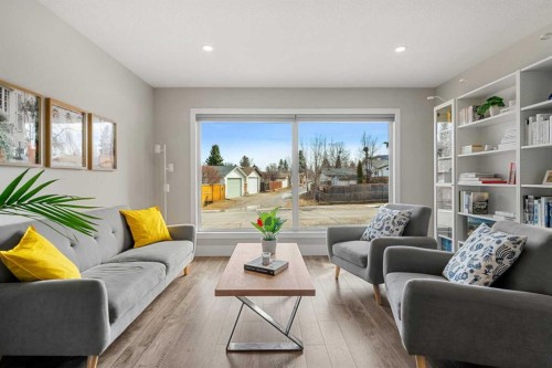 16 Midcrest Rise Se, Calgary, AB - Indoor Photo Showing Living Room