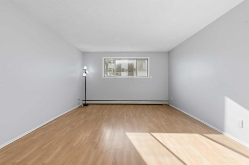 103-231 64 Avenue Nw, Calgary, AB - Indoor Photo Showing Other Room