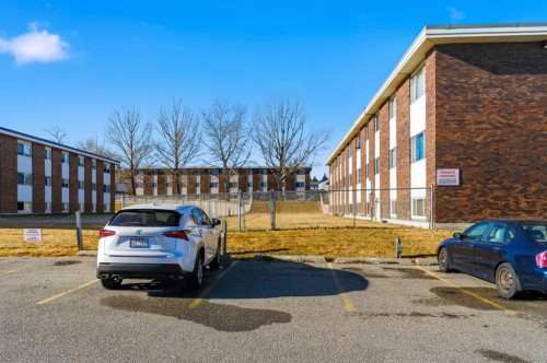 103-231 64 Avenue Nw, Calgary, AB - Outdoor