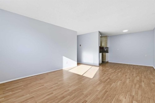 103-231 64 Avenue Nw, Calgary, AB - Indoor Photo Showing Other Room