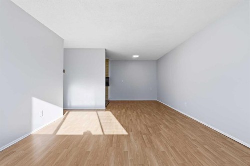 103-231 64 Avenue Nw, Calgary, AB - Indoor Photo Showing Other Room