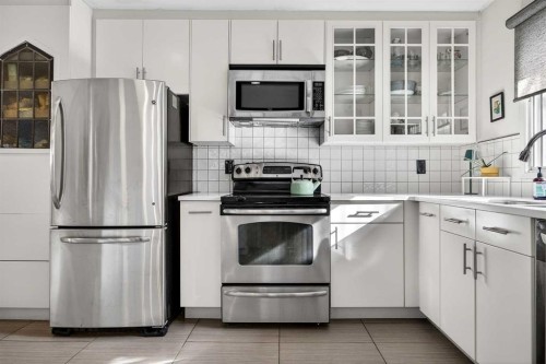 100 Strathcona Close Sw, Calgary, AB - Indoor Photo Showing Kitchen With Stainless Steel Kitchen